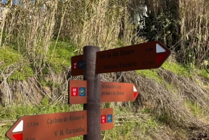 Postes, placas y paneles informativos 13 Triple Direccional Inserta Poste Macizo cantabria