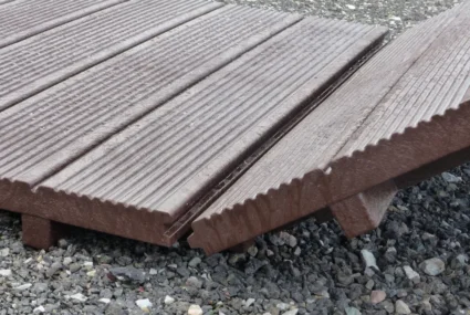 Áreas recreativas y mobiliario para playas y paseos marítimos 14 Pasarela Deck Para Playas Y Jardines (1)