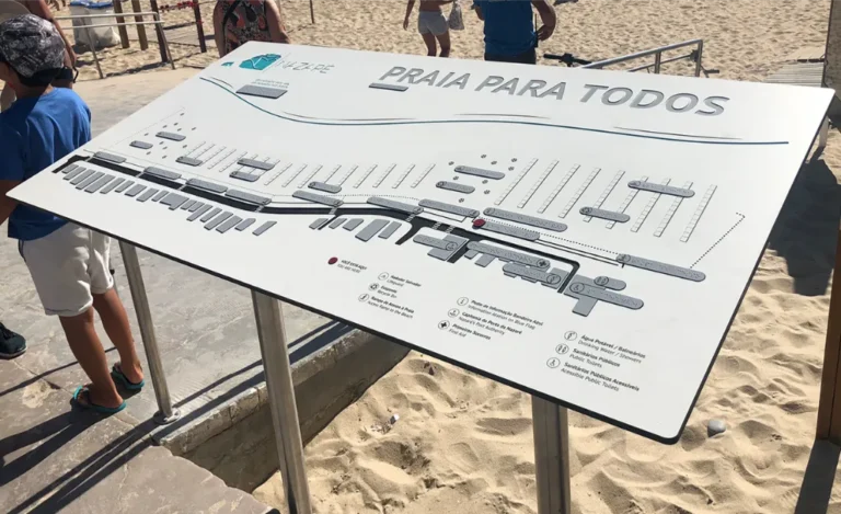 Accesibilidad en destinos turísticos: braille y 3D sin perder estética 5 Señalizacion Placas Y Paneles Informativos Para Rutas Y Destinos (7)